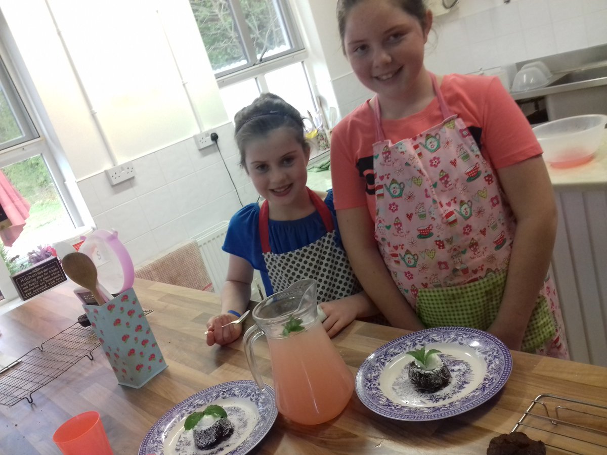 FionaEgan2's tweet photo. Great 1st day for #KidsCookeryClasses.Pigs just lovin all d belly rubbing,back scratching attention. 
#CookerySchool #ThingsToDo #Longford https://t.co/q58LMWf1fV