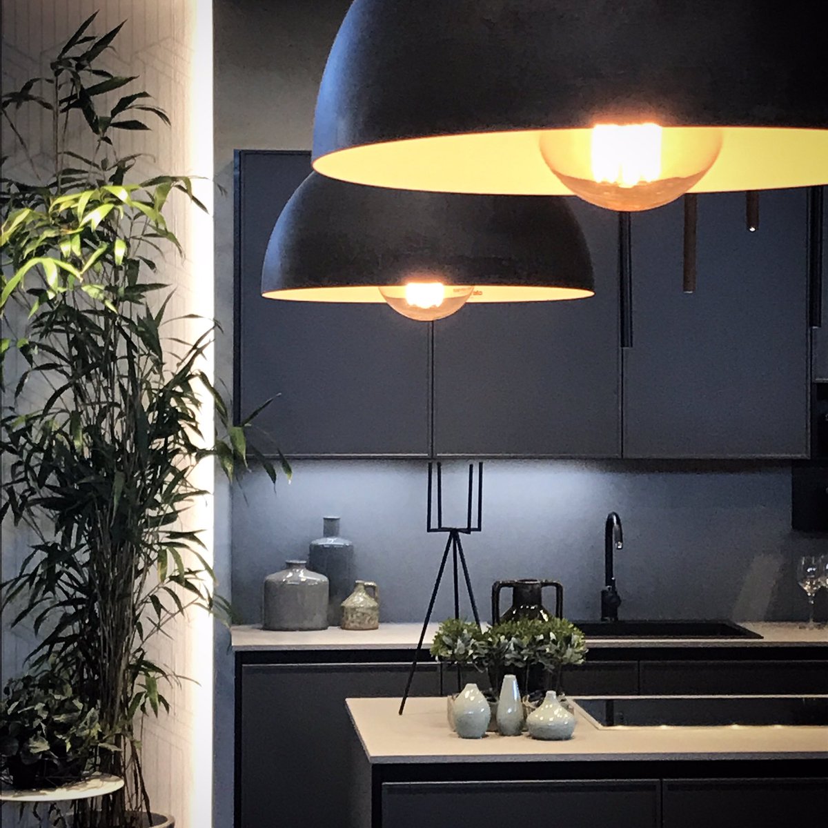 TGFdecoration's tweet photo. Salon #sadecc de Lyon ( spécialistes de la #cuisine ). Coup de cœur pour cette mise en situation...  😍 https://t.co/kn1TNzIZ4O