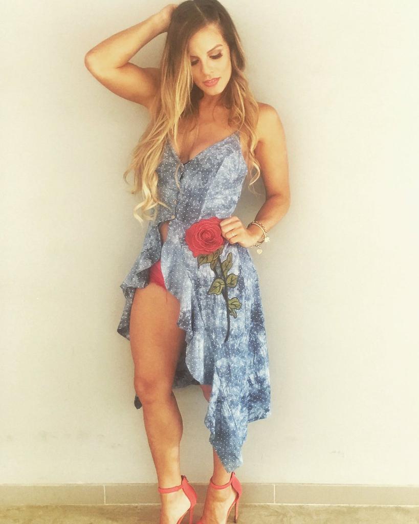 RosaRosymar's tweet photo. El mundo de la Moda visto y conducido por la bellísima @AleBaigorria1 @americatv_peru #QueremosModaConAleB https://t.co/nMJH6W2WCZ