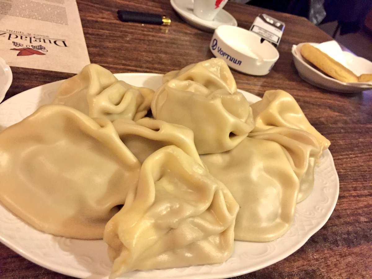 Un Yamada Twitterren ジョージアやばい 飲み物 食べ物 人 土地 建物 空気 全部やばい 特にデカイ小籠包やばい そして 乾杯 を がうまるじょす というのだが がんばるじょい にしか聞こえない レストランのあちこちで がんばるじょい