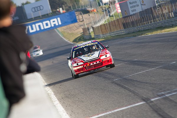 Pole position y dos victorias en el estreno del Honda Civic

rincondelmotor.com/5pal-pole-posi…

<a href="/TMAMOTORSPORT/">TMA MOTORSPORT</a> <a href="/RACE_es/">RACE - Real Automóvil Club de España</a> <a href="/Circuito_Jarama/">Circuito de Madrid Jarama - RACE</a>