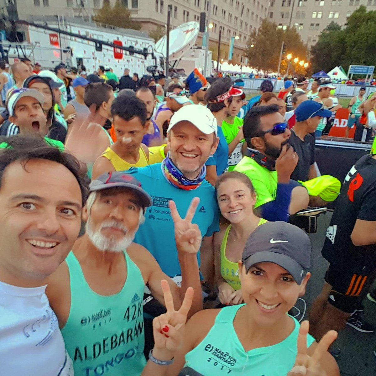 MaritaArchilla's tweet photo. Largada Entel Maratón Internacional de Santiago 😃🏃🏃🏃#eMDS2017 https://t.co/VOS3ePjY2l
