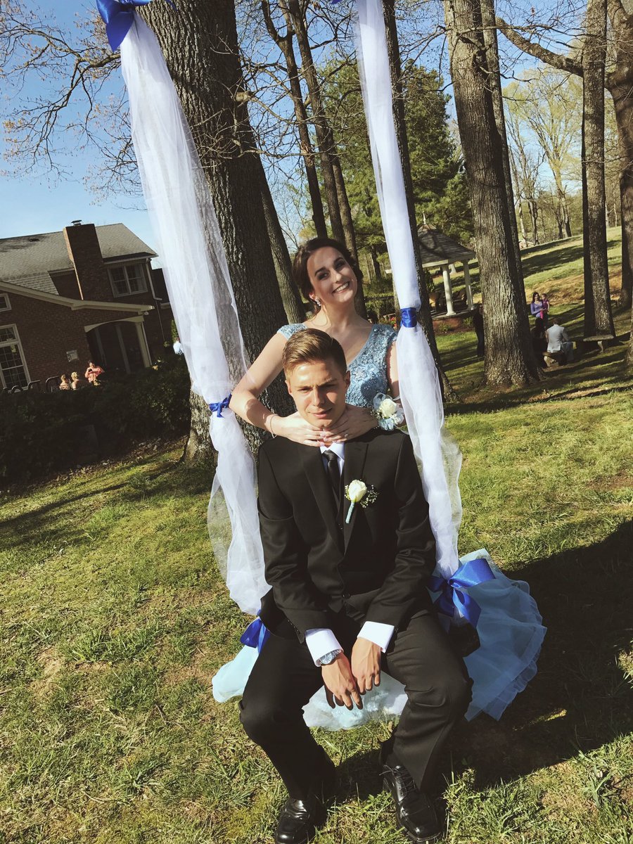 tay_annette2000's tweet photo. Keep up with me and hold my dress or else.... haha just a few of my favorite prom pics😜 https://t.co/3uJ6LaKDKV