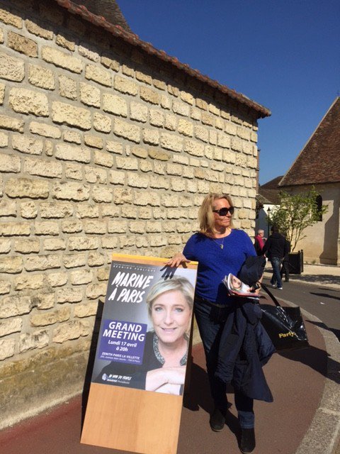 e_ncouade's tweet photo. #FN78 Week-end en action dans 9ème circo pour #MarineAParis au Zénith lundi 17 avril #Marine2017 @FrançoisSimeoni @FN78_9eme https://t.co/RYwF6eSgyT