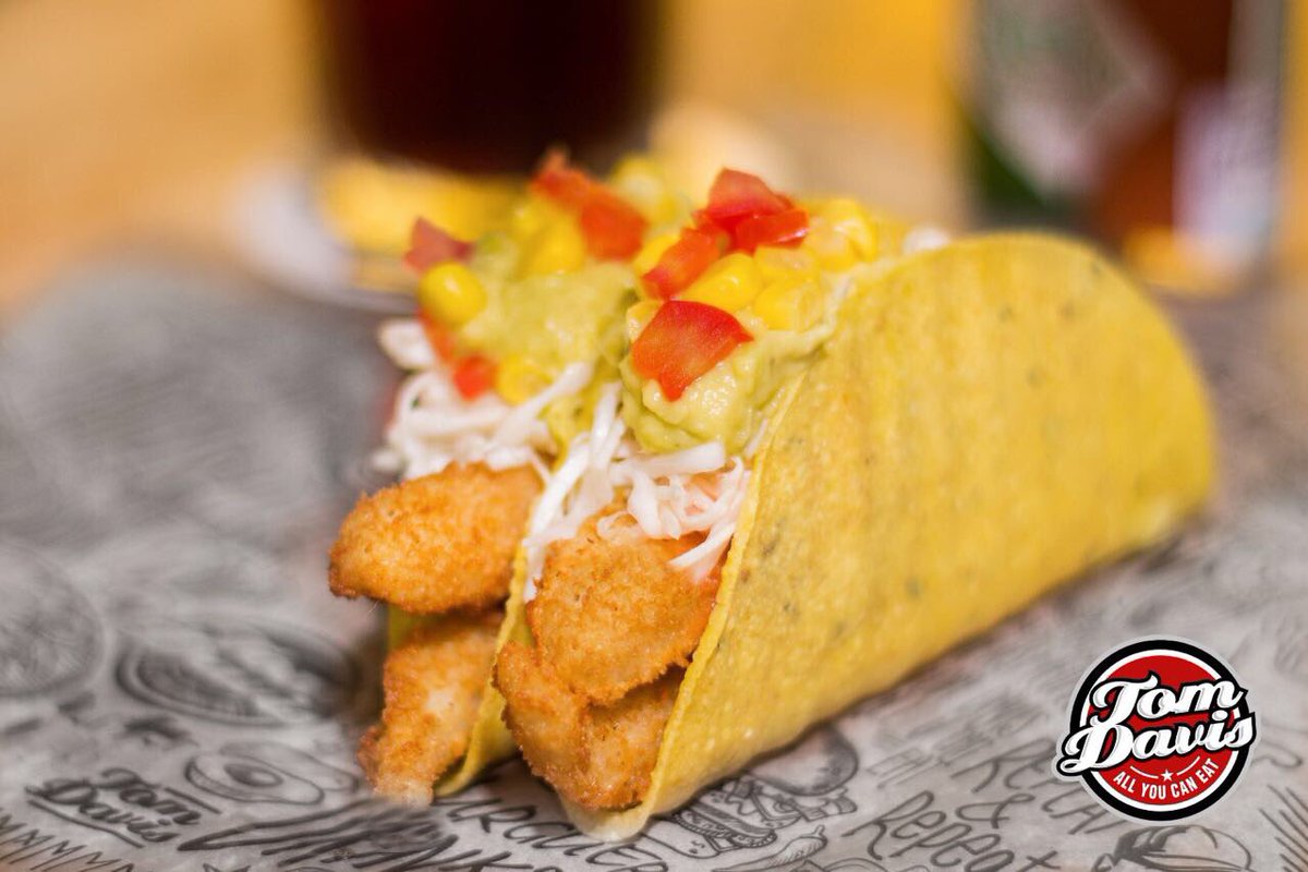 TomDavisPe's tweet photo. Mis #FishTacos, si sobrino, oíste bien... #FishTacos, más ricos que Bill Gates!!! #YoComoMasQueTomDavis #AllYouCanEat #TomDavisLife https://t.co/ZfpY3hRGQy