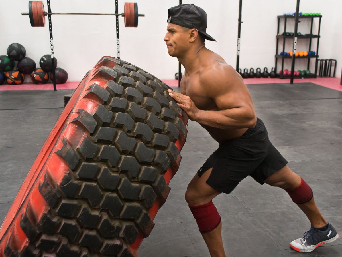 MuscleRing's tweet image. Jona es atleta de CrossFit, entrenador personal y tiene una condición excepcional ¿Será suficiente para ganar? #CrossFit #Entrenador #Sudor