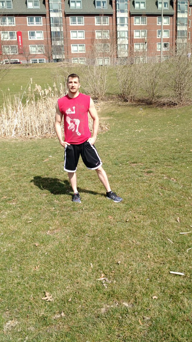 BJCouture1's tweet photo. One of my favorite spots in the Spring is the field outside my dorm at North Apartments #HonorsSocialMedia https://t.co/pQcjtQKa6A