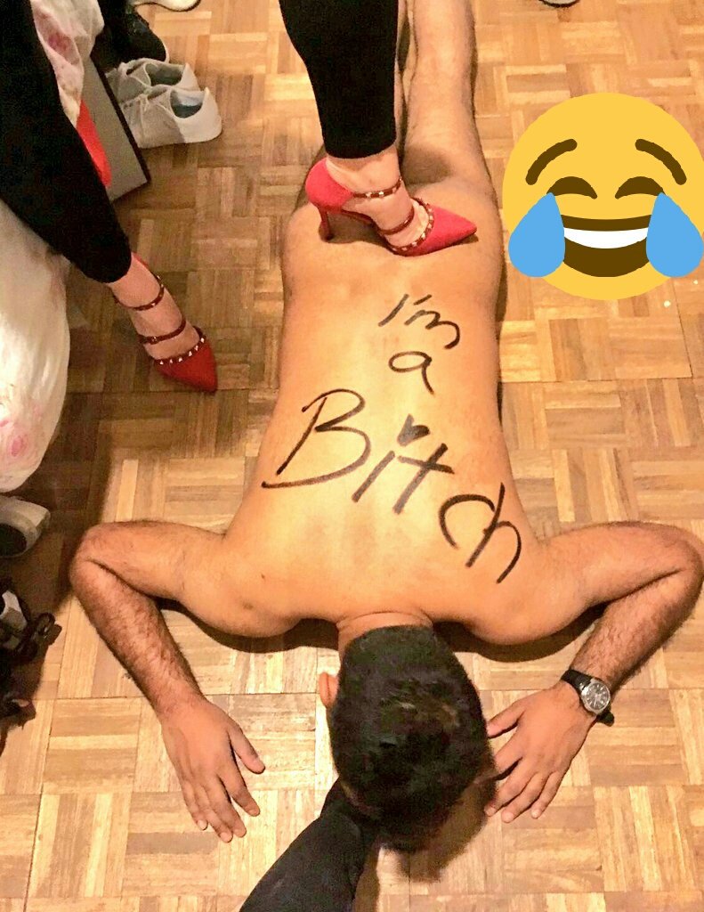WE_OWN_you's tweet photo. The picture says it all! Doesn't it @ShoeCashSlave ? 😂😂
#footfetish #sexyfeet
@PrincessThump #DomDuo
@BritFootBabes @DirkHooper @RT4tat2 https://t.co/3fDjwLUmGI