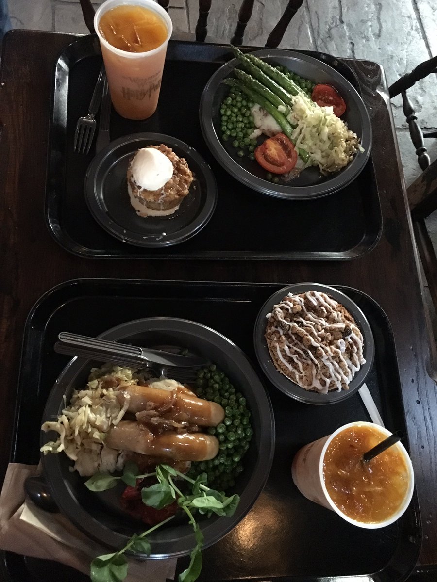 Food at the theee broomsticks is DELICIOUS #HARRYPOTTER <a href="/UniStudios/">Universal Studios Hollywood</a>
