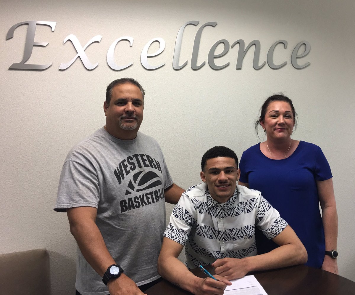 Ro1Coach's tweet photo. Western Signs 6'1" Lawton High PG/SG Davontre Vaughn. Davontre has been chosen to represent the big west in the OCA 2017 All Star game. https://t.co/o2aZvuj1w1