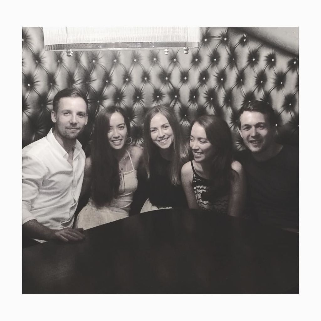 CherrieSnow's tweet image. #nationalsiblingsday #oneoffive #twin 👯💛 ift.tt/2osKqRh