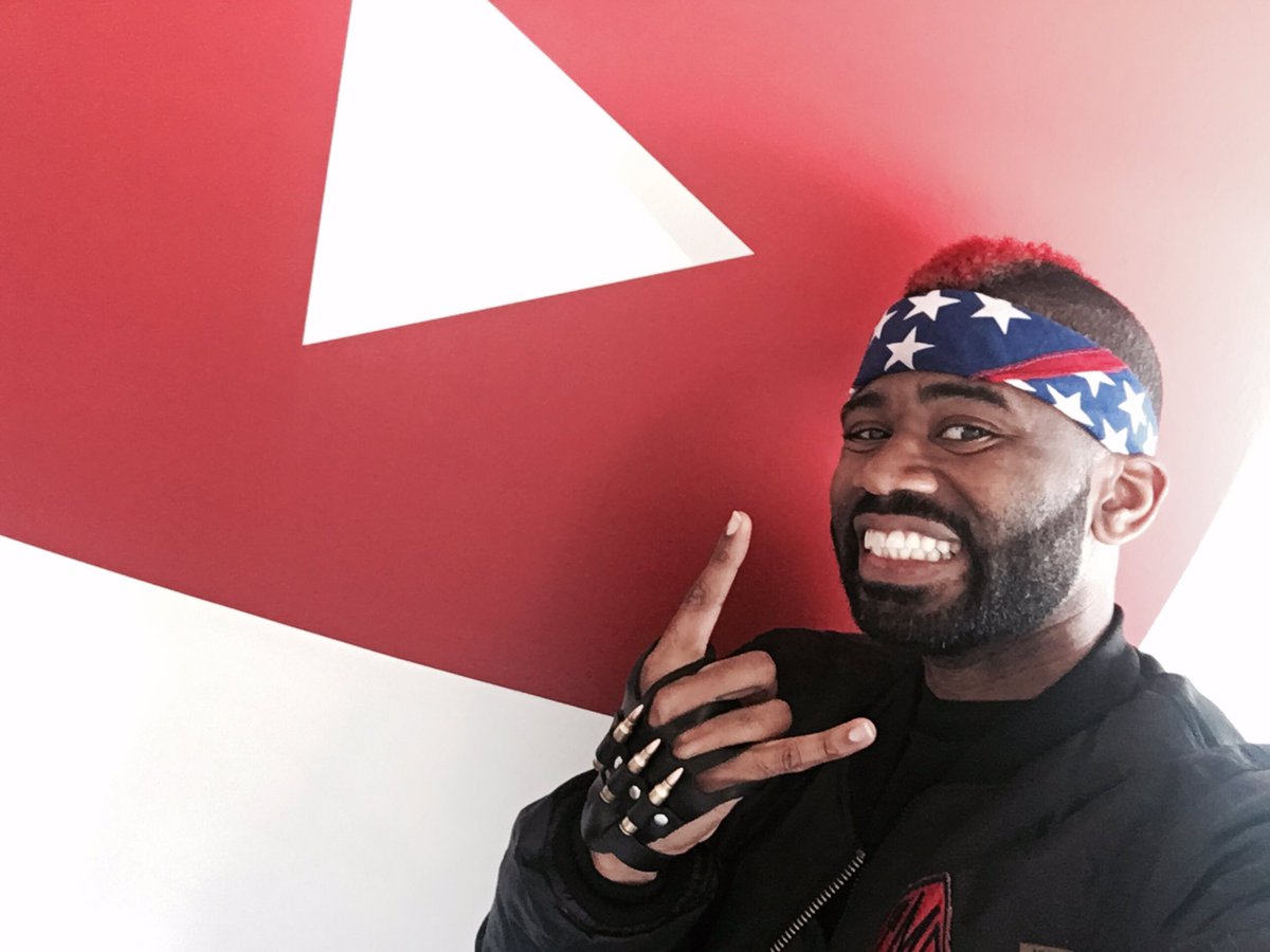 TheMarineRapper's tweet photo. 🤘🏾👹🇺🇸▶️
#themarinerapper snuck a flick before the #unlockthespace at #youtubespacela ! #militarymuscle https://t.co/VgymziIt9M