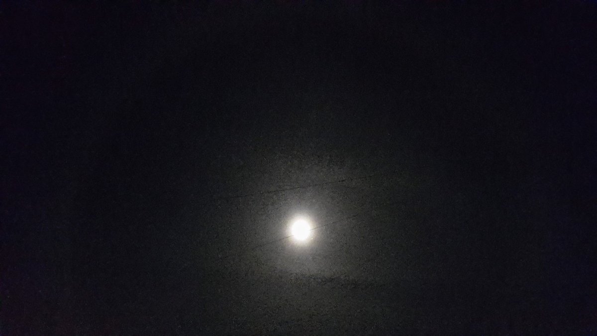 Faint ring right near the edges of the picture. Doesn't do it justice!