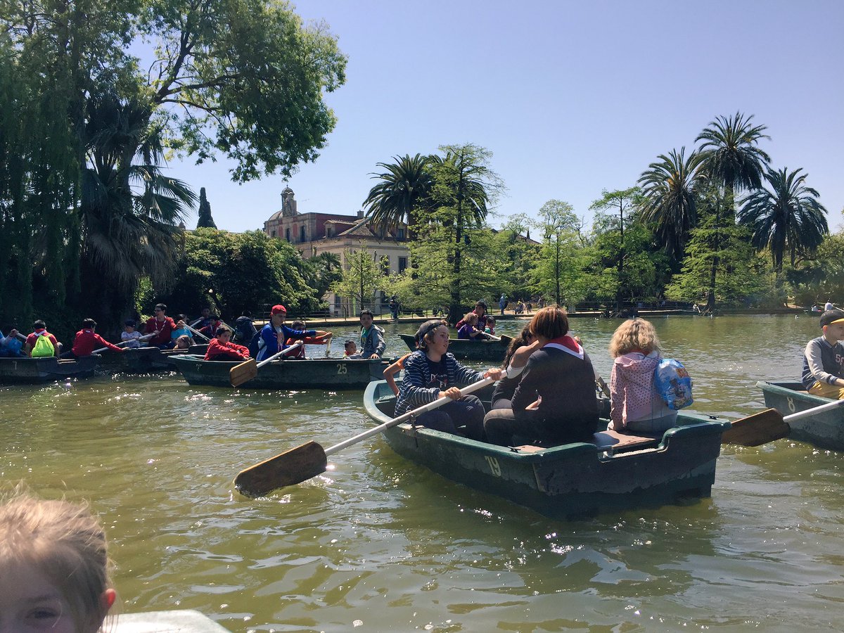 ElBonRecer's tweet photo. Avui hem iniciat el Casal de Setmana Santa al #ParcCiutadella amb jocs i un passeig amb #barques pel llac
#elbonrecer #Casal #Esplai https://t.co/3hEb53UU1J
