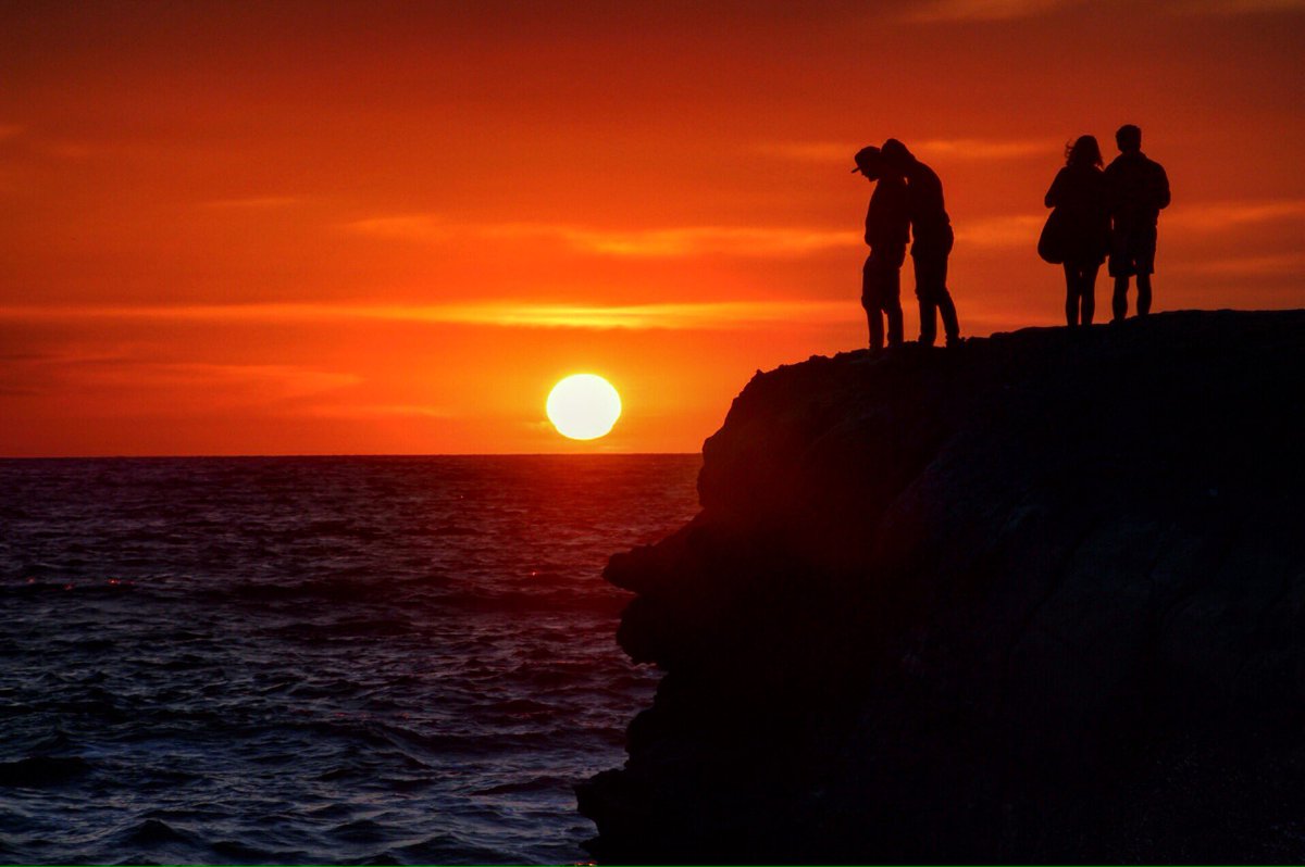 writeraddict's tweet photo. Beautiful sunset silhouettes. Probably one of my best shots I've ever taken. Message me to buy a print 👊 #travel #photography #Canon #sunset https://t.co/NFBAOvR1RK