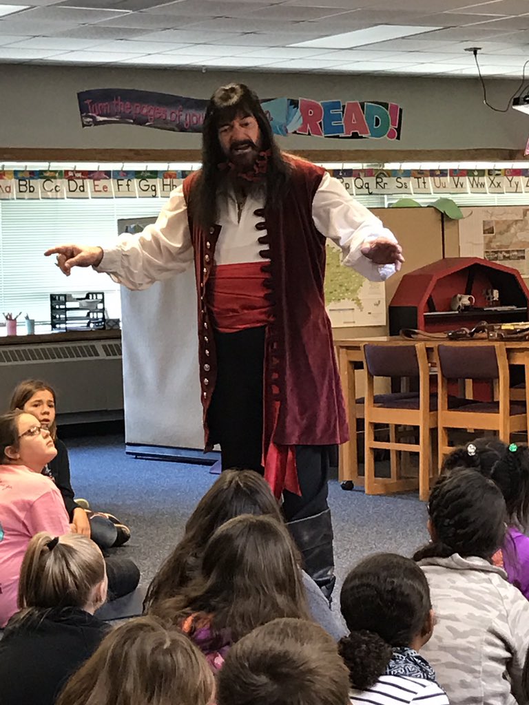 CashAmandacash's tweet photo. 4th Graders are being entertained by Blackbeard this morning!!! @EdwardBestFCS https://t.co/3ownnxNye5