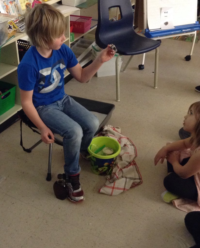 MrsBPineview's tweet photo. T shared his experience of how to make maple syrup. #treesap #explainingtheprocess #tastingsamples #lotsofconversation https://t.co/66y6ruidcr