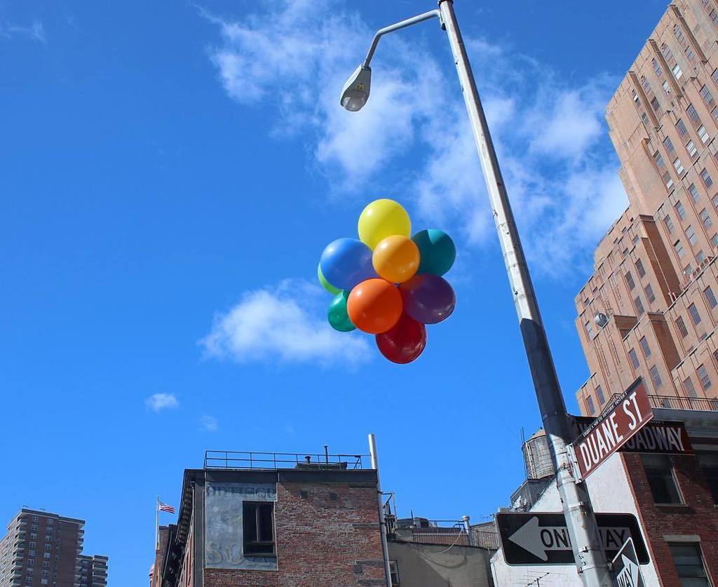 LordHumphreys's tweet photo. You should always look up in New York.
#photooftheday #newyork #nyc #baloons #lookup #travel #travelling #sightse… https://t.co/JfOT01ccTd https://t.co/FoY4xBGIze