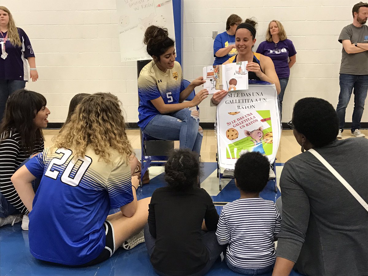 PennyArrington's tweet photo. NHS and High School Heroes share their love of reading with elementary students! #excitedtoread #bosproud @boswellhs @NikaDavis11 https://t.co/C0gQV9Vu8G