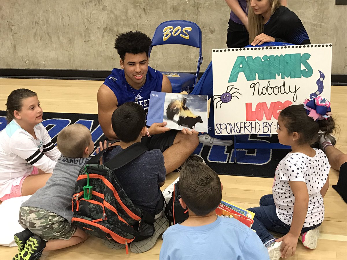 PennyArrington's tweet photo. NHS and High School Heroes share their love of reading with elementary students! #excitedtoread #bosproud @boswellhs @NikaDavis11 https://t.co/C0gQV9Vu8G