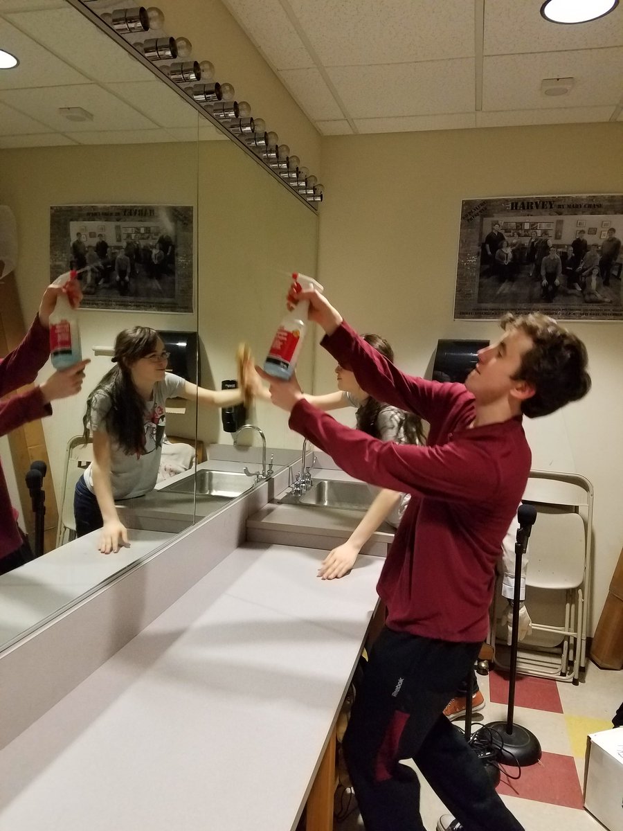 gdplayers's tweet photo. Breaking down set. Cleaning dressing rooms. Organizing storage. #gdrsdchat #gdstrong https://t.co/3IKPJVOFfc