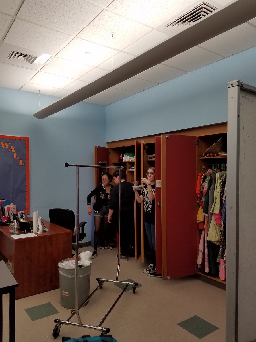 gdplayers's tweet photo. EVERY actor plus most of the techies came to break set and clean. Truly wonderful group of students! #gdrsdchat #gdstrong #twelfthnight https://t.co/NZs26cHds7