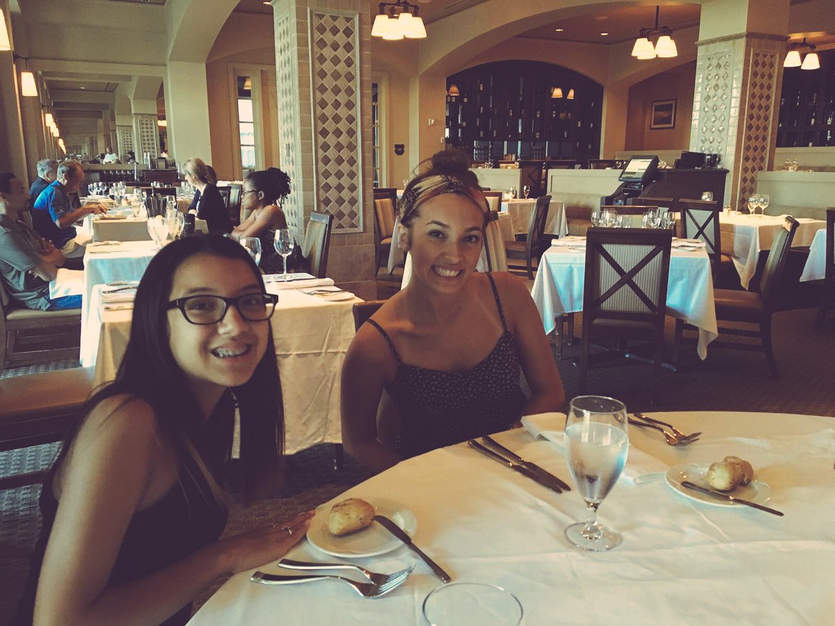 SavyHayek's tweet photo. Happy national siblings days to the best siblings ever ❤❤ https://t.co/15plxDFTVQ