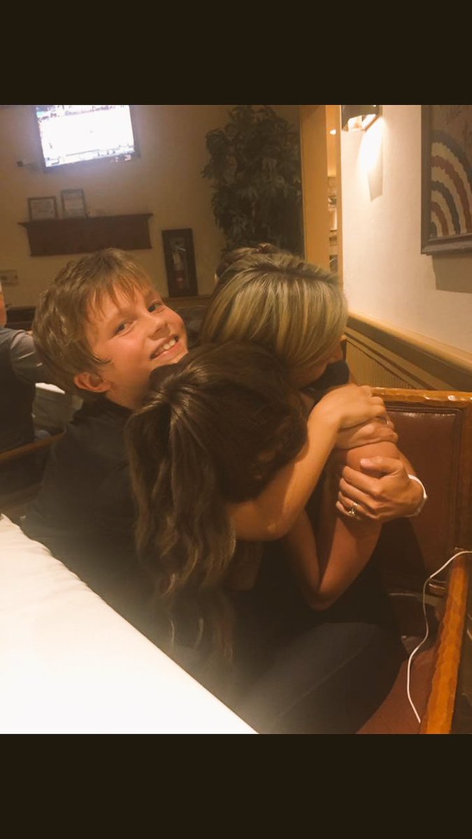SavyHayek's tweet photo. Happy national siblings days to the best siblings ever ❤❤ https://t.co/15plxDFTVQ