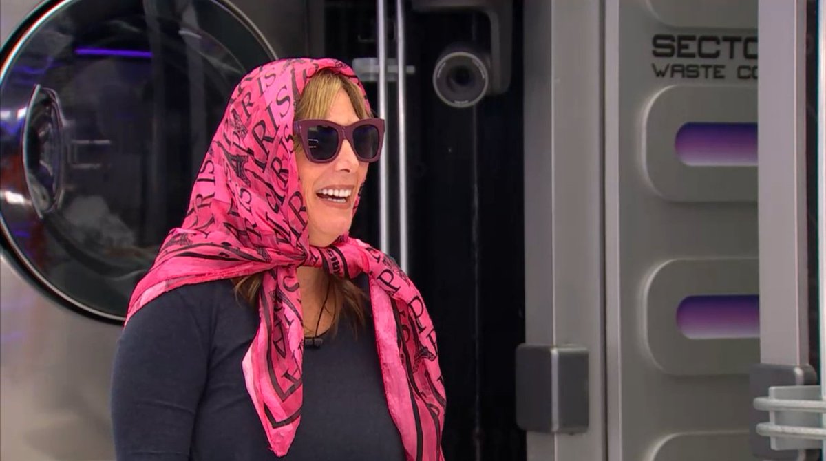 89razorskate20's tweet photo. Week 5 RT &amp; LIKE If You're Team KAREN! #BBCAN5 https://t.co/H08zfVYH2A