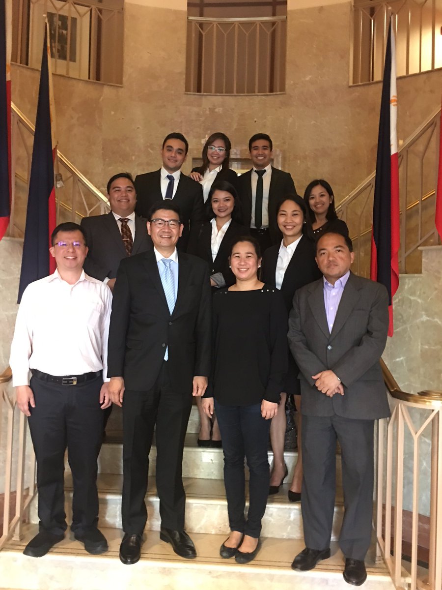 philippinesusa's tweet photo. Happy to host for drills the PH #Jessup2017 team from Ateneo Law School. Good luck! #AMDG @ateneodemanilau @ateneolawsc @usphilsociety https://t.co/AlJ5LaNQ1j