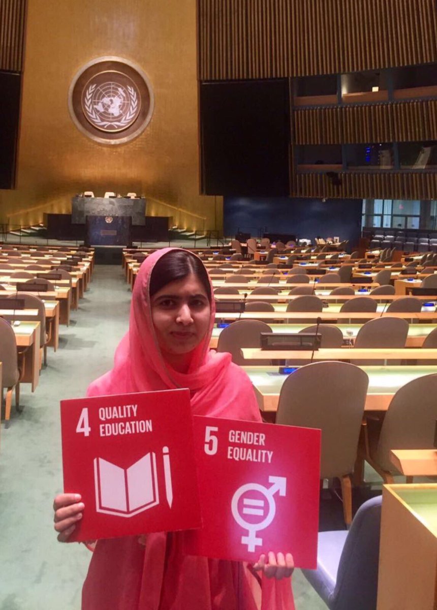 GlobalGoalsUN's tweet photo. Thanks to the Malala Yousafzai, the newest @UN Messenger of Peace, for calling attention to the #GlobalGoals! https://t.co/MzwOnihGQ2 https://t.co/JroK4WhRTB
