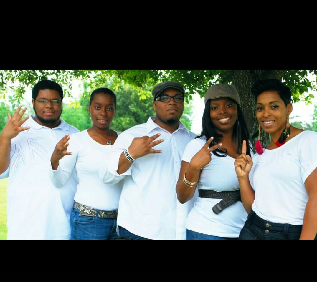 kloneal2's tweet image. Bc we roll deep! #NationalSiblingsDay #SecondOldest