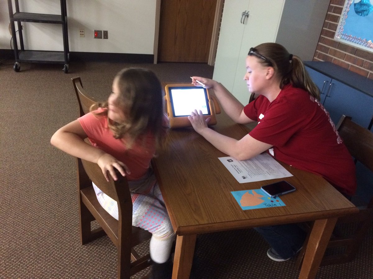 DrmartinPSU's tweet photo. Kindergarten Technology Night at Lincoln! #tinyvikes https://t.co/UYChfiRdl1