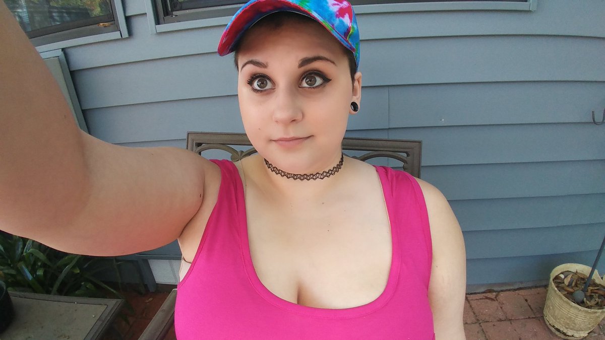 BabyBootyButt13's tweet photo. Got a tie dye hat today. C;

Doing kik and teamviewer sessions now.
#kik: queenthickbooty 🔥
Message with $10 tribute if interested.
 #findom https://t.co/ze6UoeQ2or