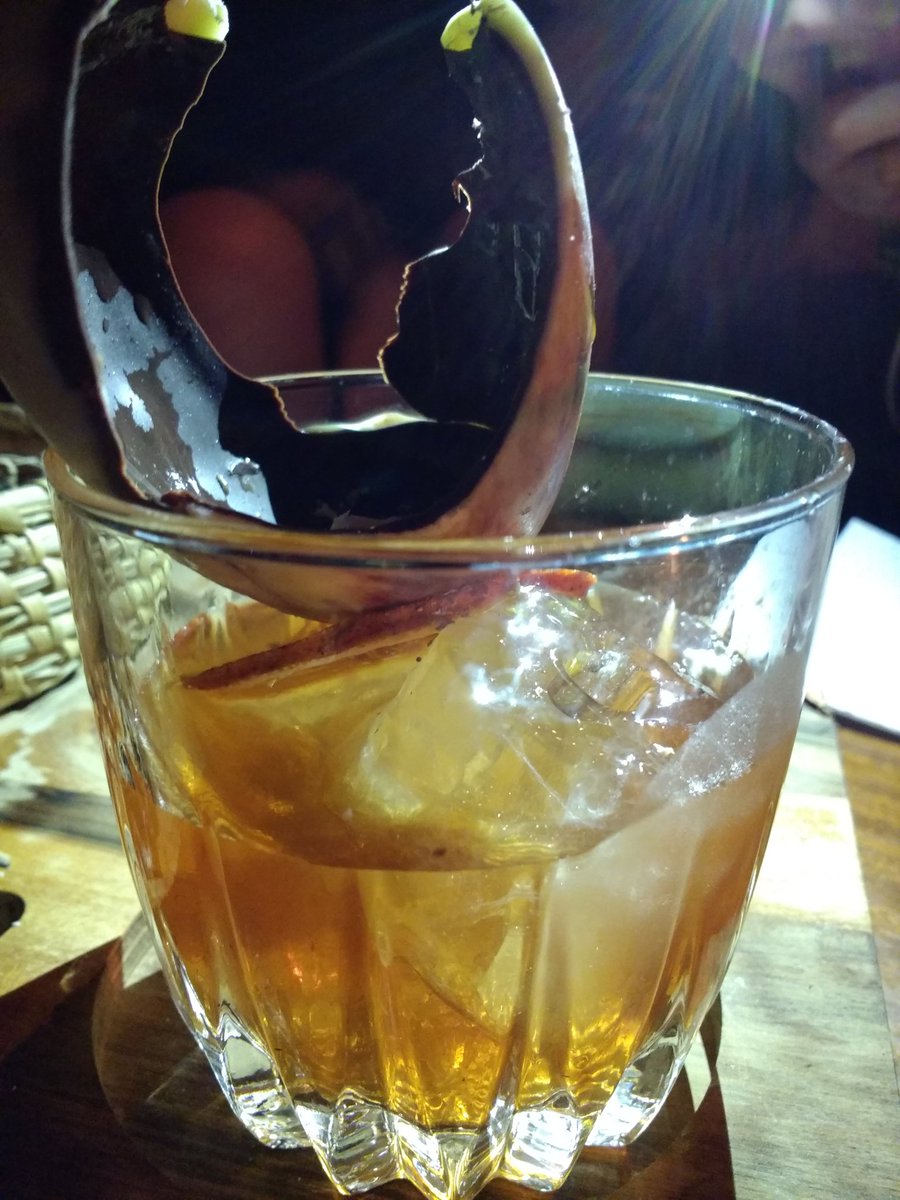 Cria Cuervos... Y beberas cocktails en <a href="/Anasagasti_BA/">Anasagasti BA</a>