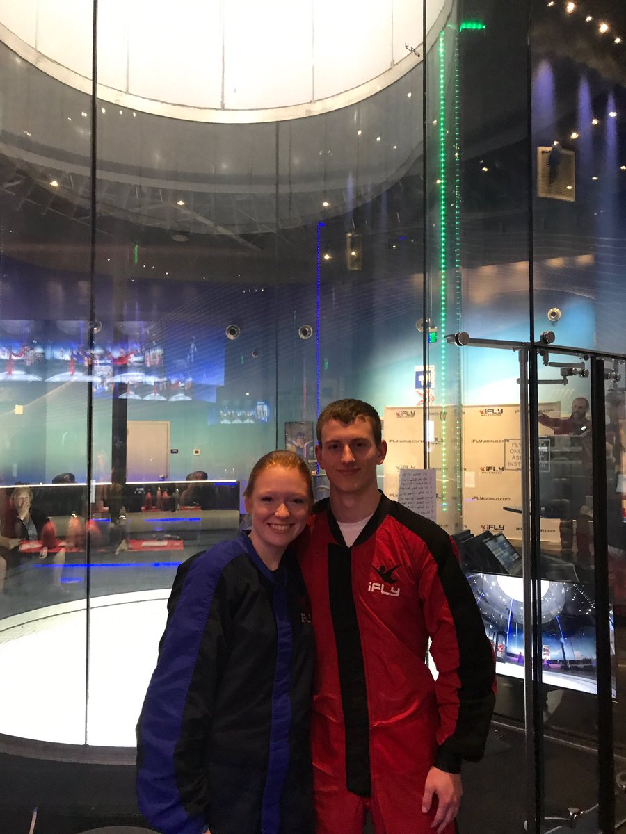 ElonMuskInfom's tweet photo. Indoor skydiving!!! #aplangadventure https://t.co/rsmrUzFr7u