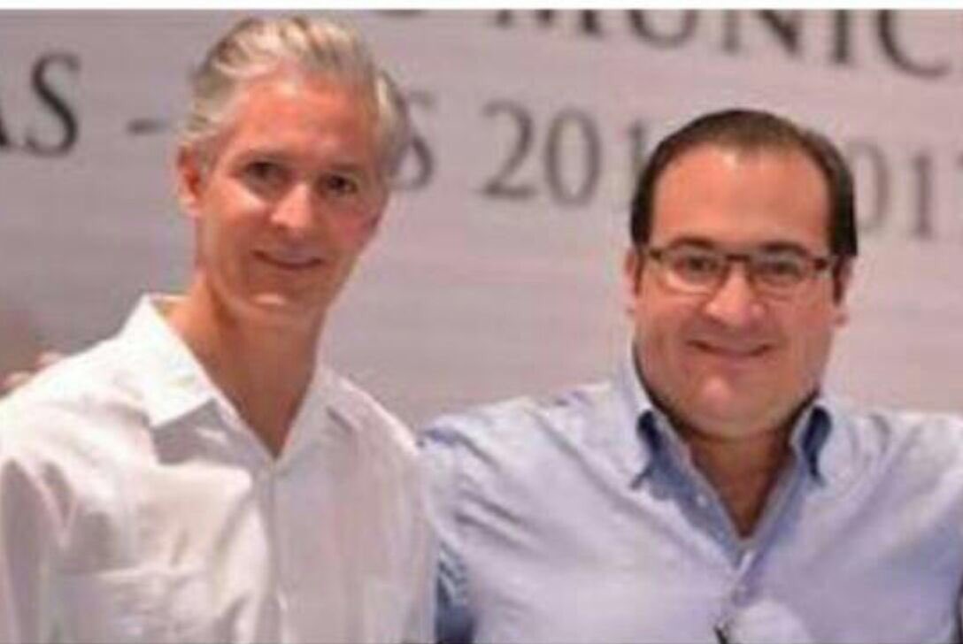 esvalero's tweet photo. Tres ex gobernadores del PRI fugados, dos extraditados y algunos amparados, todos amigos íntimos de Afredo del Mazo #ElPRIMazo https://t.co/W8a9Oh8iJD