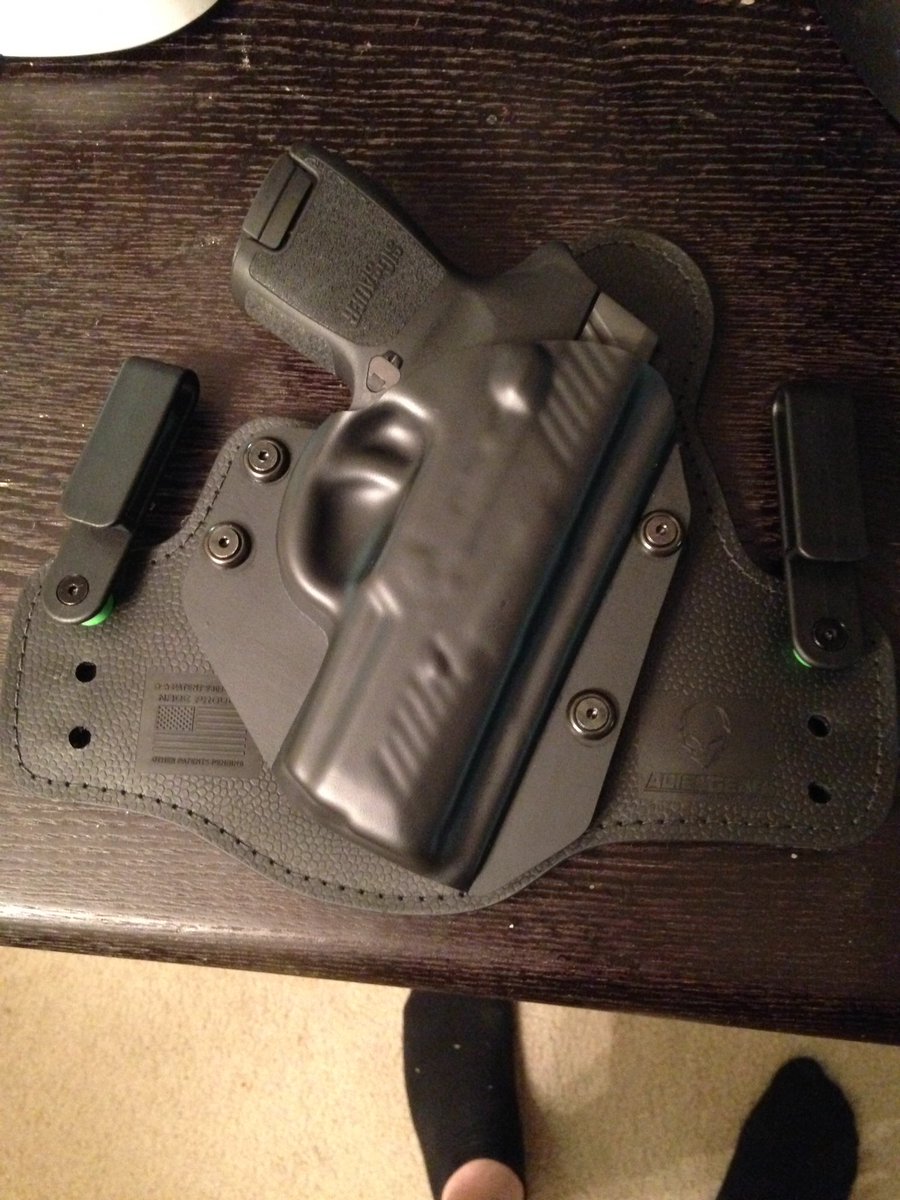 nolan_odom1's tweet photo. @AlienGHolsters My holster has finally arrived! The quality is definitely top shelf! https://t.co/eopuKQvn9K