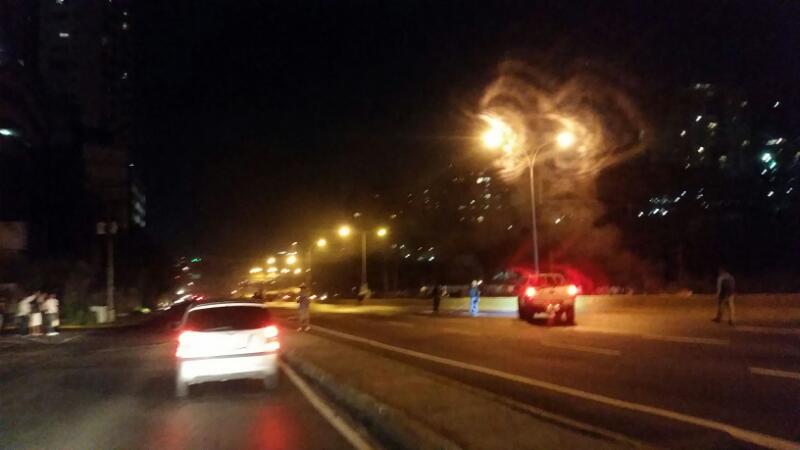 #EnDesarrollo│Así se encuentra la autopista de Prados del Este a esta hora (7:50 pm). ow.ly/wTGo30aJntA