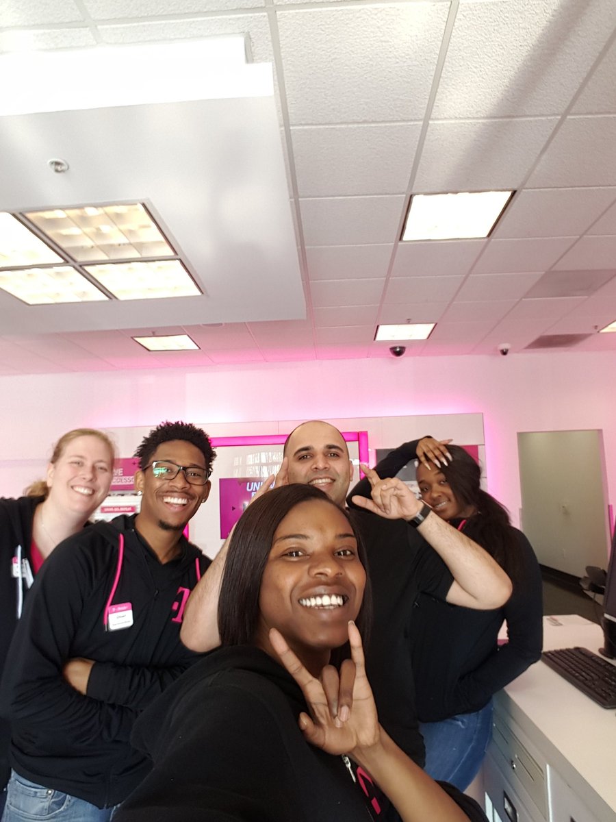 starrt_mobile's tweet photo. Wishing my manager @SkhabraM1 a Happy "G-Day" @_callmeBB @Liz_Zucker @F1erceMobileOne @M1_CSantos @omarimari17 From the #AmCanMagentaSquad https://t.co/BGLtCbSB5p