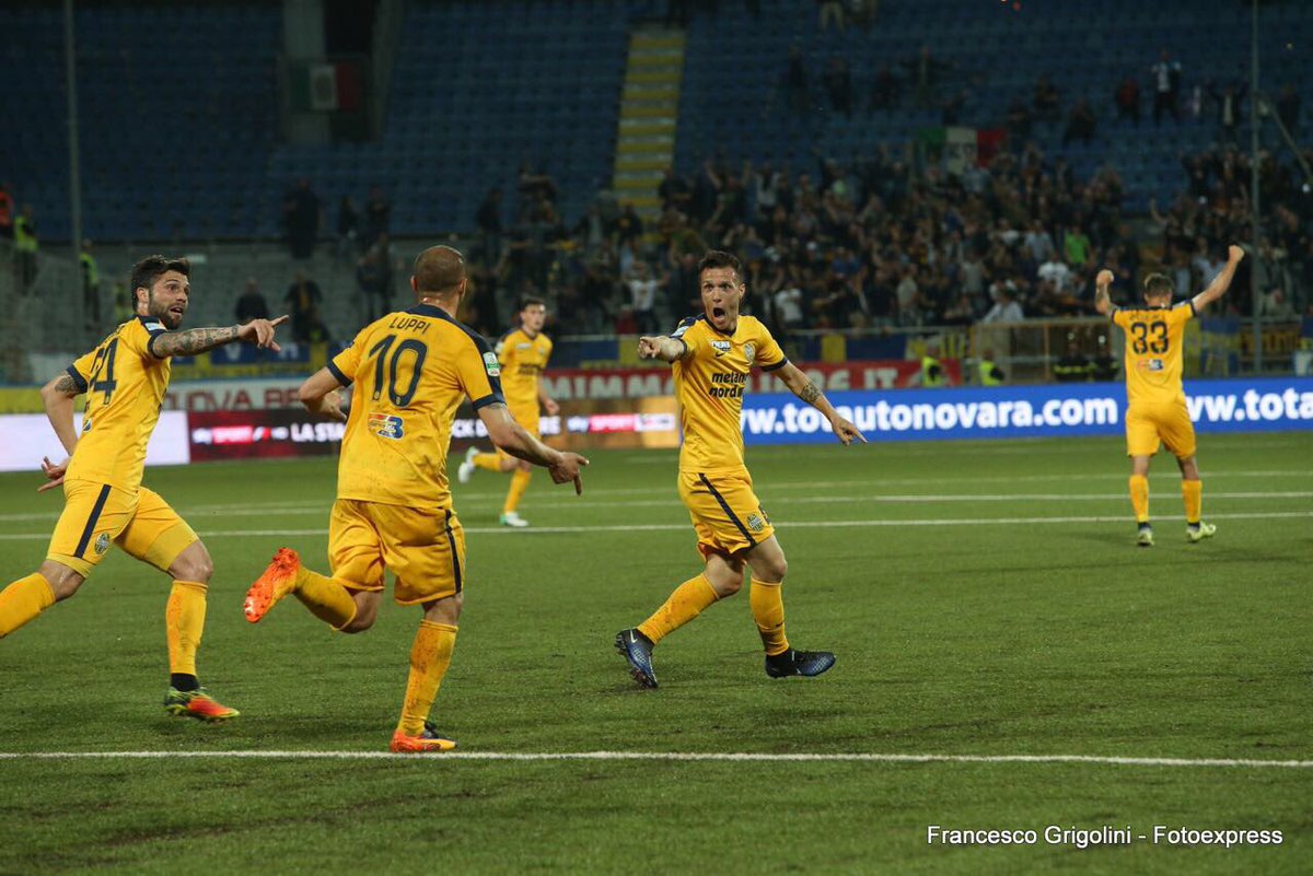 HellasVeronaFC's tweet photo. Gli scatti piรน belli di #NOVVER 2๏ธโฃ-2๏ธโฃ
Clicca qui per la gallery completa โก๏ธ https://t.co/YwWVF0qUwY https://t.co/QKHs44x467