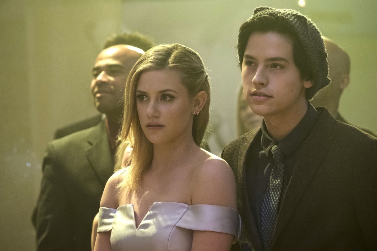 BugheadUpdates's tweet photo. (Photos) Betty and Jughead in 1x11 https://t.co/14SIGuyDXe