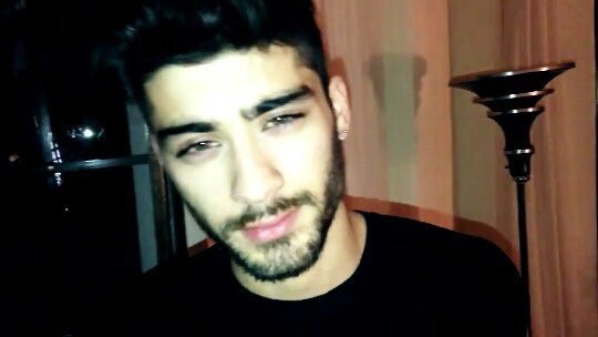 choosezaynbr's tweet photo. Eu não respondo pelos atos se o Zayn me olhasse desse jeito.

#BAMA2017DiamondEdition_Zayn #BAMA2017 #USA https://t.co/ijE5qQiwdk