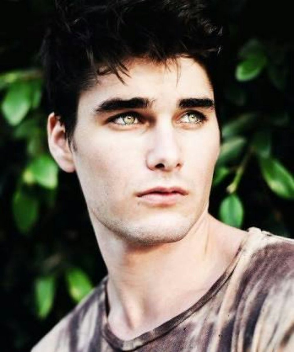 "I make no promises to play nice"

•Not new to RP
•Descriptive 
•Ships with Chemistry 
•Mature content 
•OC

RT's appreciated.