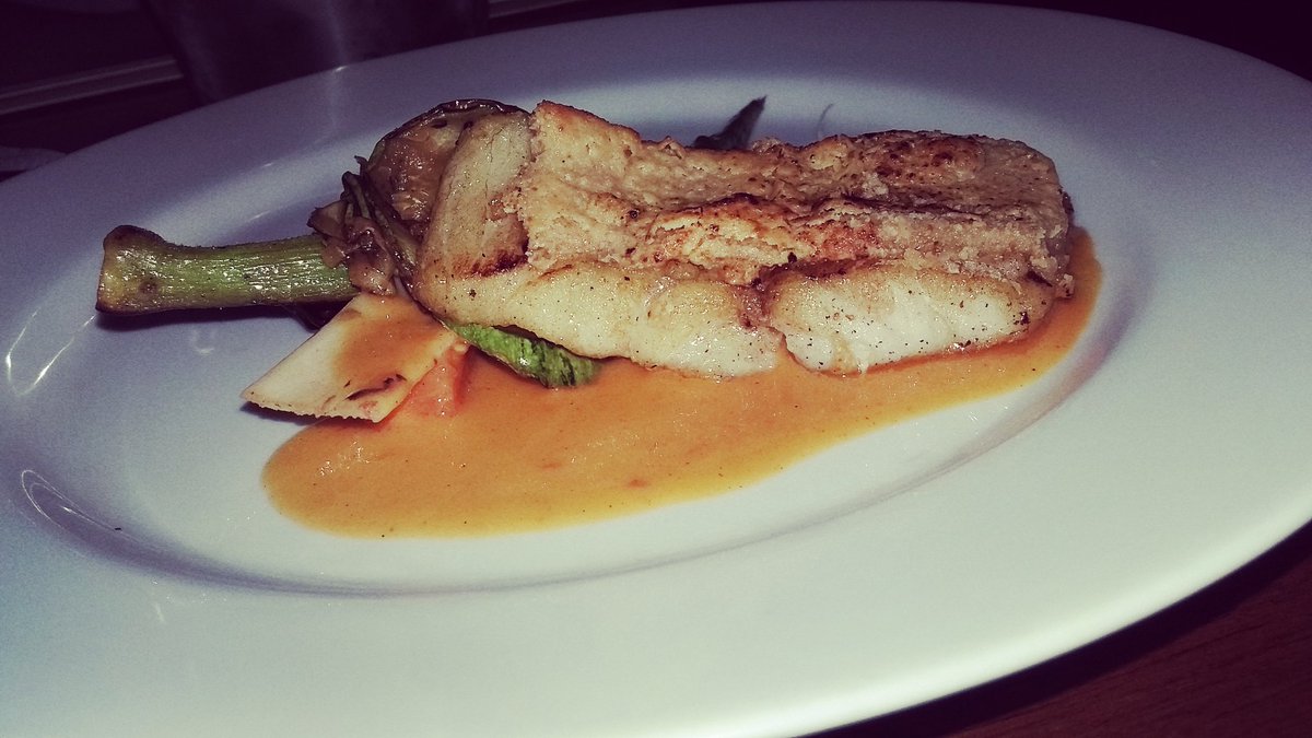 Peixe em crosta amêndoas  legumes grelhados ao molho yemanja #Jantarespecial <a href="/MChefFadia/">Fádia Cheaito</a> #sheike