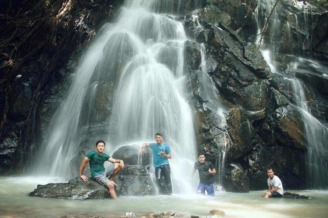 Trip tipis² dengan Kapolsek Tambak di Air Terjun Lantong