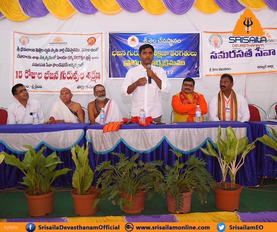 SrisailaTemple's tweet image. Starting of bhajana classes
#Srisailam #Cultural_classes #Traditional #Hindutemple