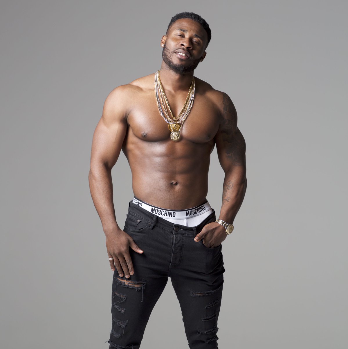 african_glitz's tweet photo. New Music Video Alert: #MartelB presents a brand new style for his latest FEEL ALRIGHT - https://t.co/ddUbJKijAI #Afrobeats @wepluggoodmusic https://t.co/oQgDnitMs1