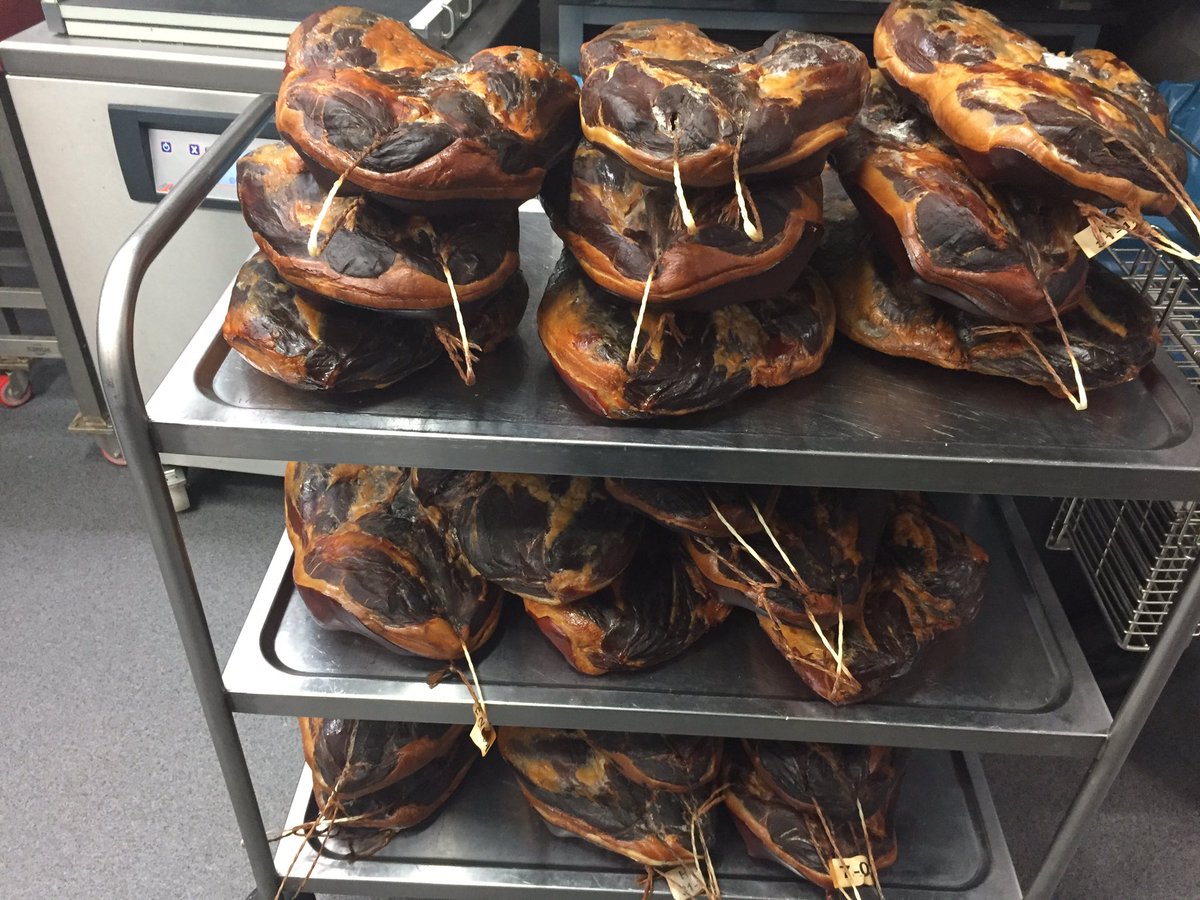 Na maanden geduld zijn het weer plaatjes geworden😀  #gerookte ham #schijndel #passie #ambacht #genieten