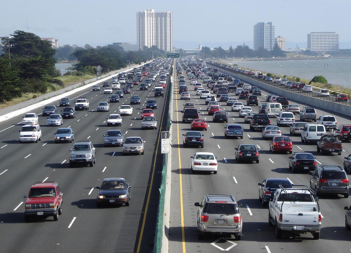 SmartGrowthUSA's tweet photo. Transportation = second highest expense for most Americans. For some low-income households, it’s the highest. https://t.co/UOryVGUPVD https://t.co/GdaBBGrooG
